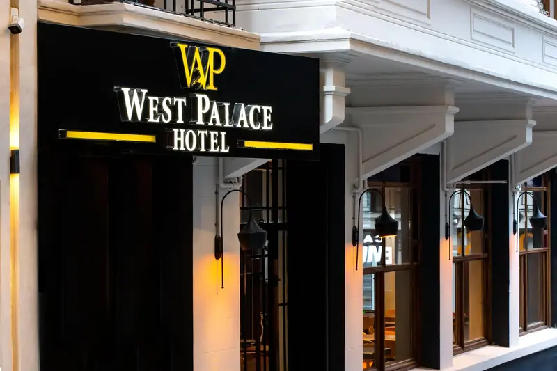West Palace Hotel, Stamboll
