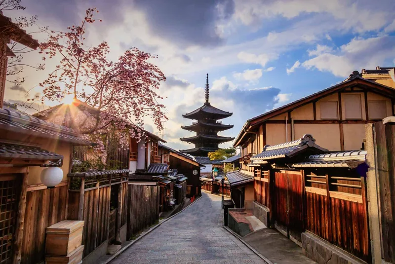 Japoni me guidë: Tokyo – Kyoto – Osaka