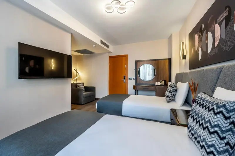 Bristol Hotel, Stamboll