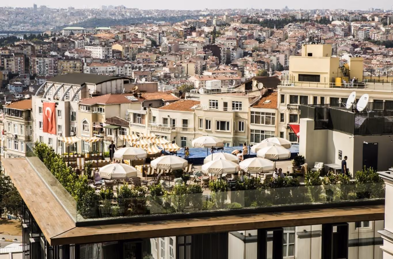 Elan Hotel, Stamboll