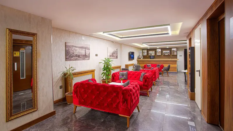 Sim Hotel, Stamboll