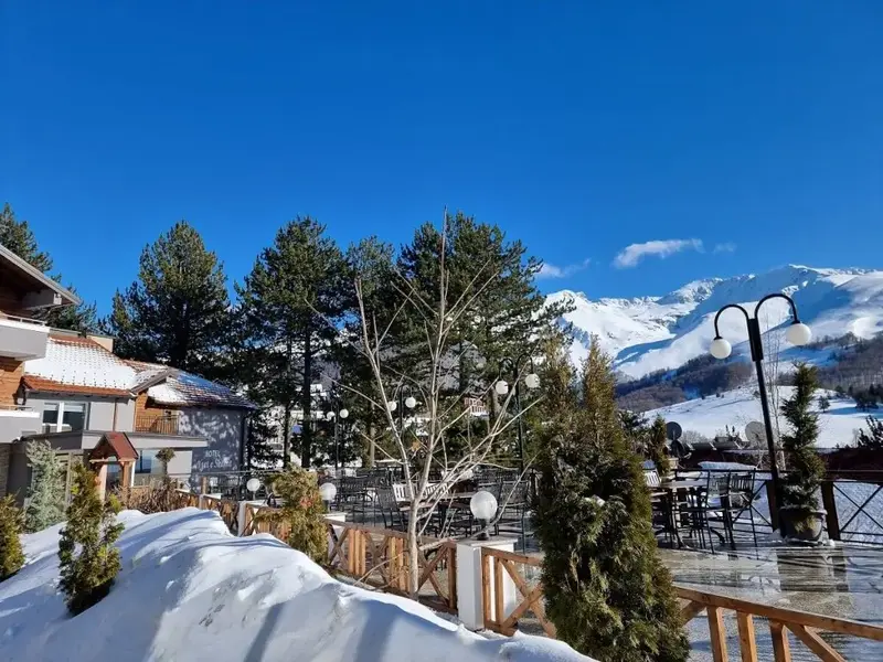 Hotel Yjet e Sharrit, Prevallë — Prevallë, Kosovë — foto 8 nga 12