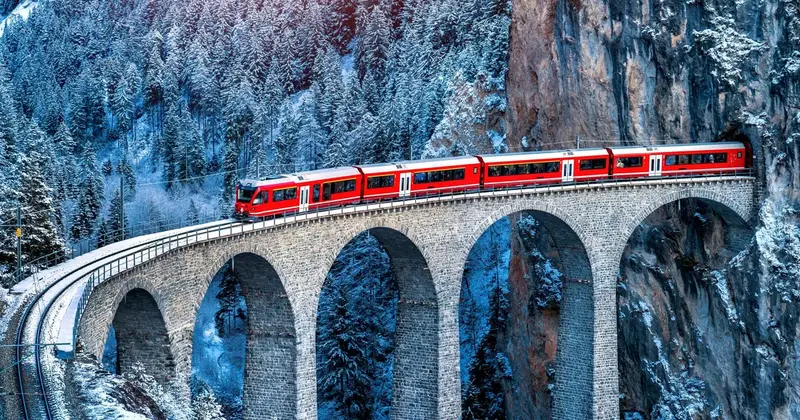 Treni Panoramik në Alpe, St. Moritz – Milano