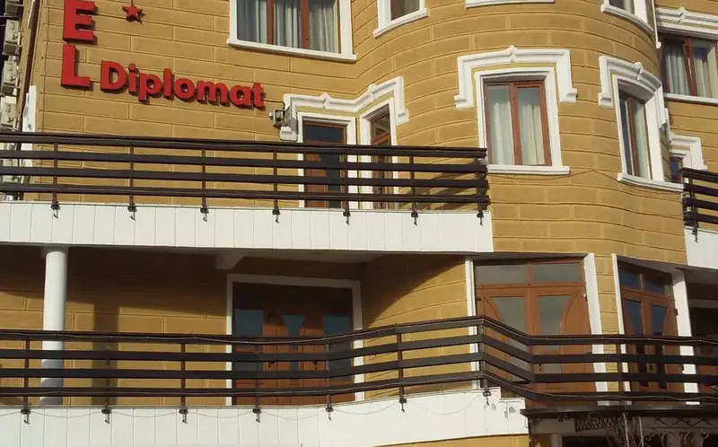 Hotel Diplomat 3, Strugë