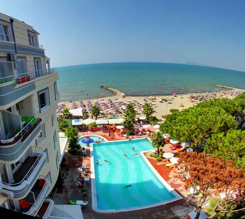 Fafa Mel Holiday, Durrës