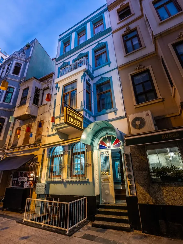 Taksim Dora Hotel, Stamboll