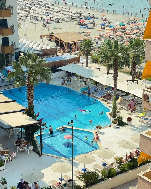 Hotel Blue Marine, Shkëmbi i Kavajës