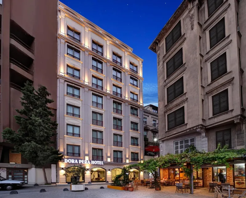 Dora Pera Hotel, Stamboll