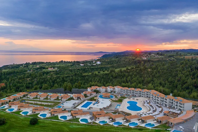 Zeus Eleva Ajul, Halkidiki