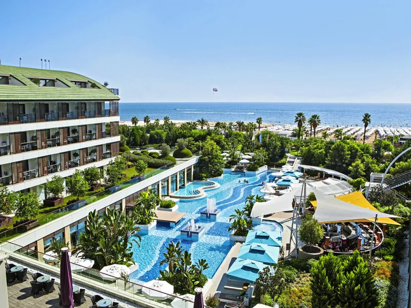 TUI Blue Side, Side