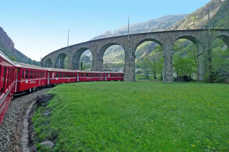Treni i Kuq Bernina: Milano – Tirano – St. Moritz — Milano dhe St. Moritz, Itali – Zvicër — foto 7 nga 8