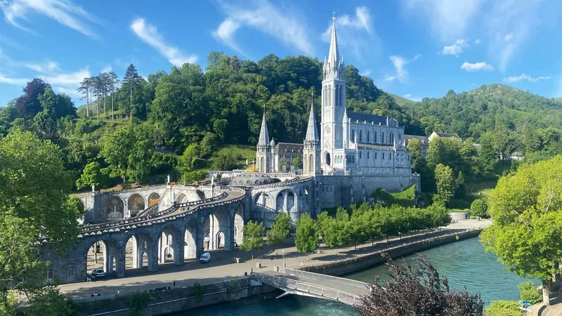 Bilbao, Biarritz & Lourdes — Bilbao, Biarritz & Lourdes — foto 2 nga 7