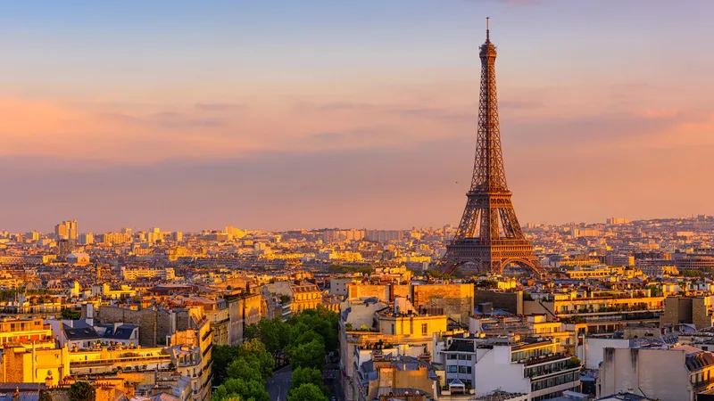 Paris, Francë – 4 ditë
