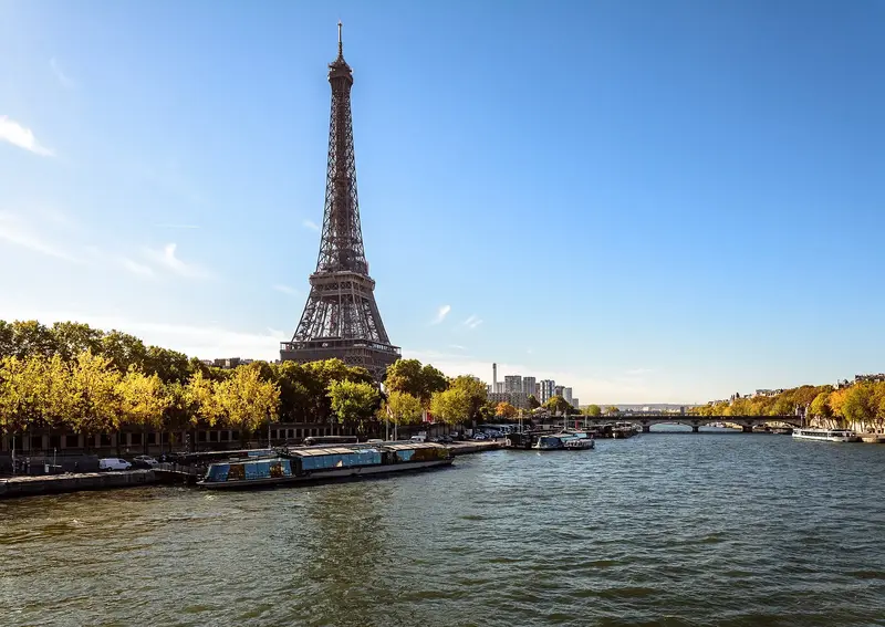 Paris, Mynih dhe Milano