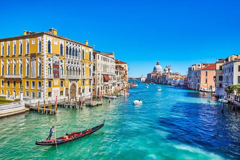 Rimini, Verona dhe Venecia