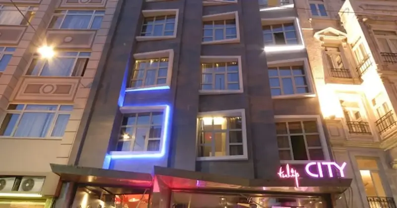 Tulip City Hotel, Stamboll