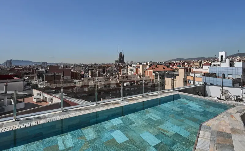 Barcelona me Pitbull, Hotel Catalonia Atenas
