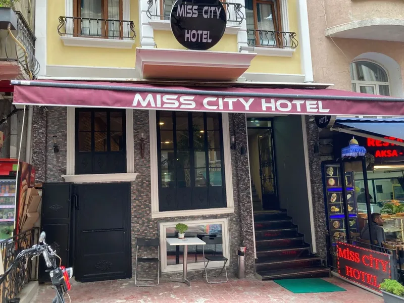 Miss City Hotel Taksim, Stamboll