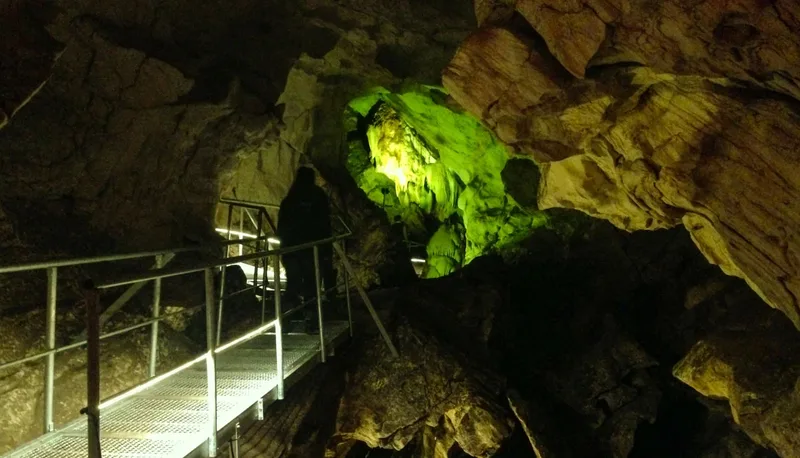 Balkoni i Pejës dhe Shpella e Radacit