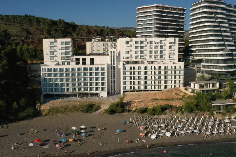 White Amfora Hotel, Rana e Hedhun