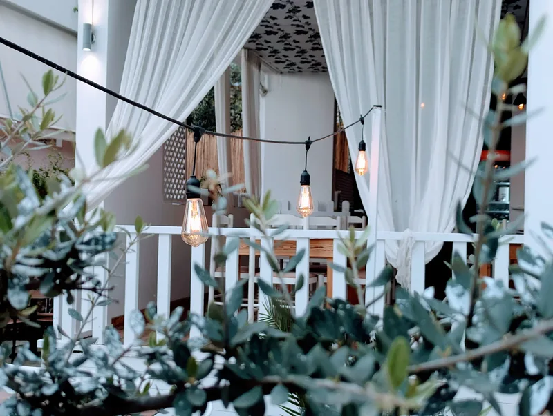 Hotel Fron, Sarandë