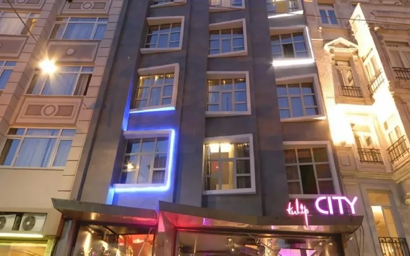 Tulip City Hotel, Stamboll