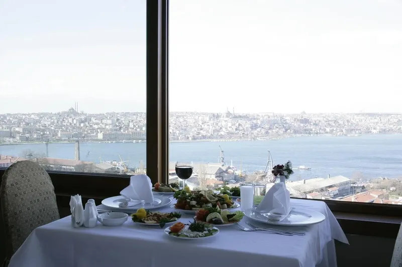 Grand Halic Golden Horn, Stamboll
