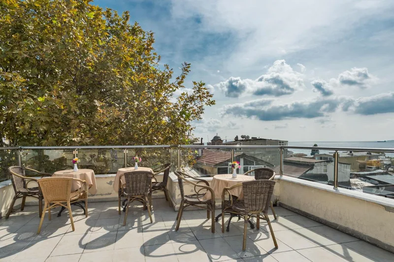 May Hotel Istanbul, Stamboll