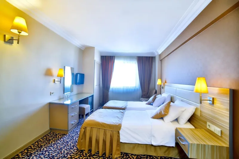 Hotel Grand Emin, Stamboll