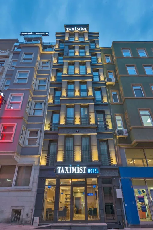 Taximist Hotel, Stamboll