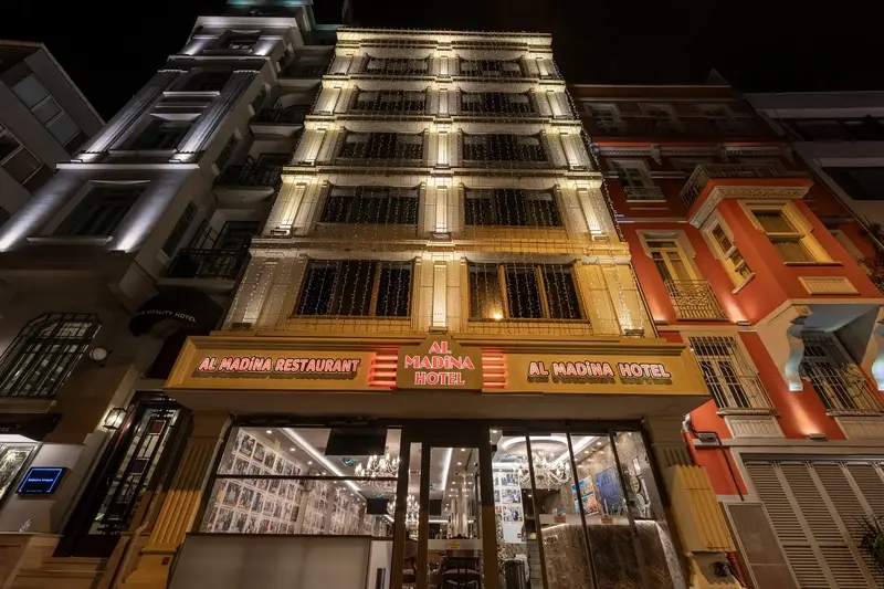 Al Madina Hotel İstanbul, Stamboll
