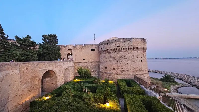 Alberobello, Otranto & Taranto — Alberobello, Otranto & Taranto — foto 7 nga 8
