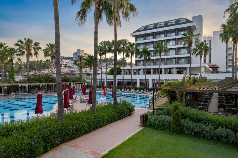 Trendy Palm Beach, Side