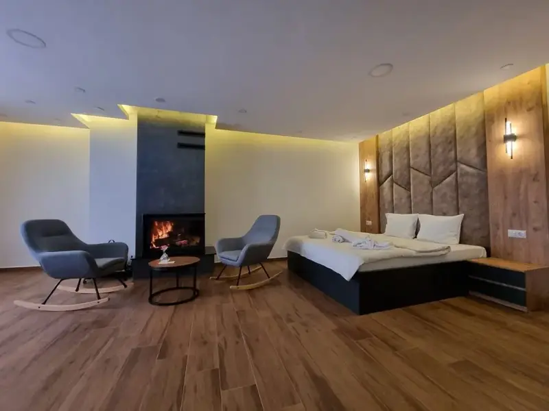 Hotel Yjet e Sharrit, Prevallë — Prevallë, Kosovë — foto 3 nga 12