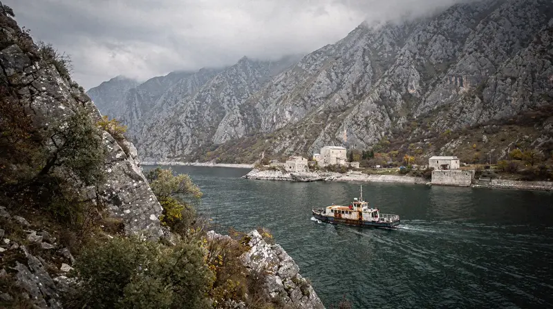 Valbonë dhe Koman me traget — Valbonë, Shqipëri — foto 4 nga 7