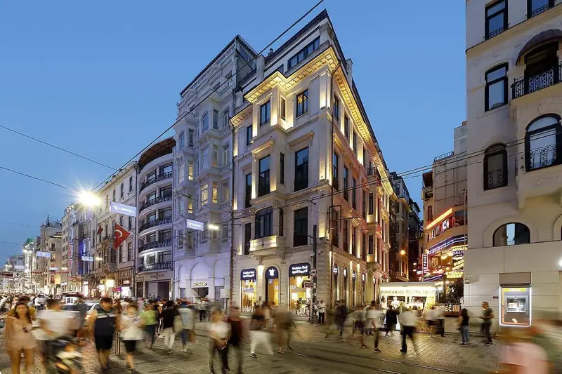 The Public Hotel 4*, Stamboll