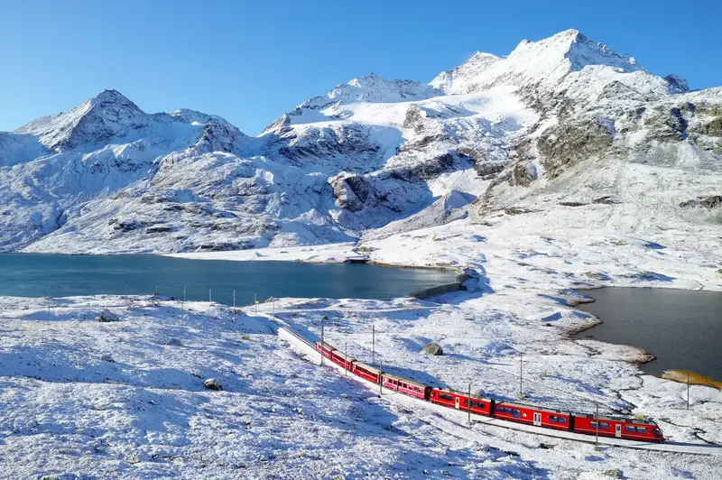 Treni i Kuq Bernina nga Milano