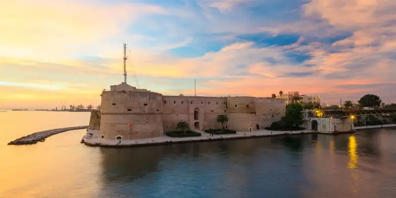 Alberobello, Otranto & Taranto — Alberobello, Otranto & Taranto — foto 8 nga 8