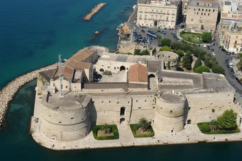Alberobello, Otranto & Taranto — Alberobello, Otranto & Taranto — foto 5 nga 8