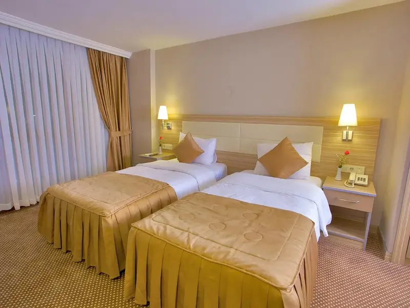 Hotel Grand Emin, Stamboll