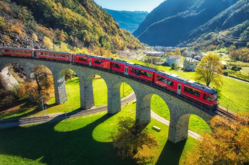 Treni i Kuq Bernina & Milano