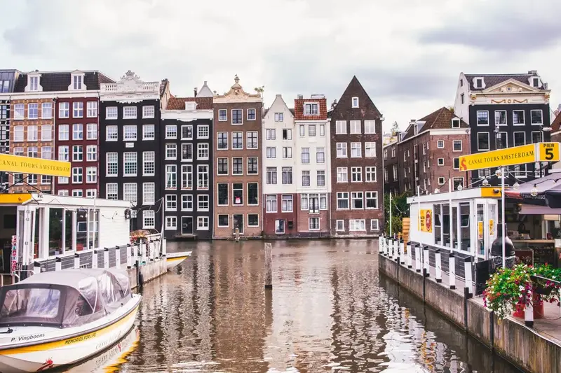 Amsterdam dhe Bruksel
