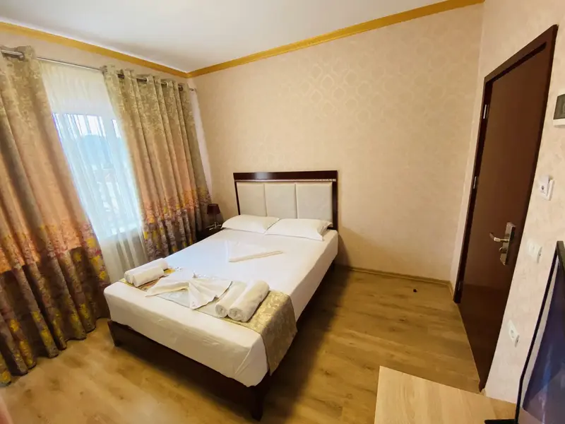 Hotel British, Pogradec — Pogradec, Shqipëri — foto 3 nga 9