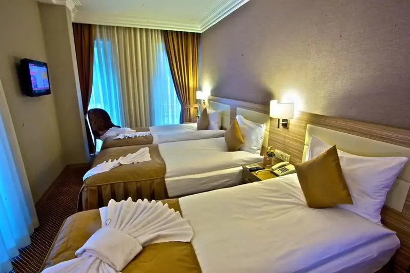 Hotel Grand Emin, Stamboll