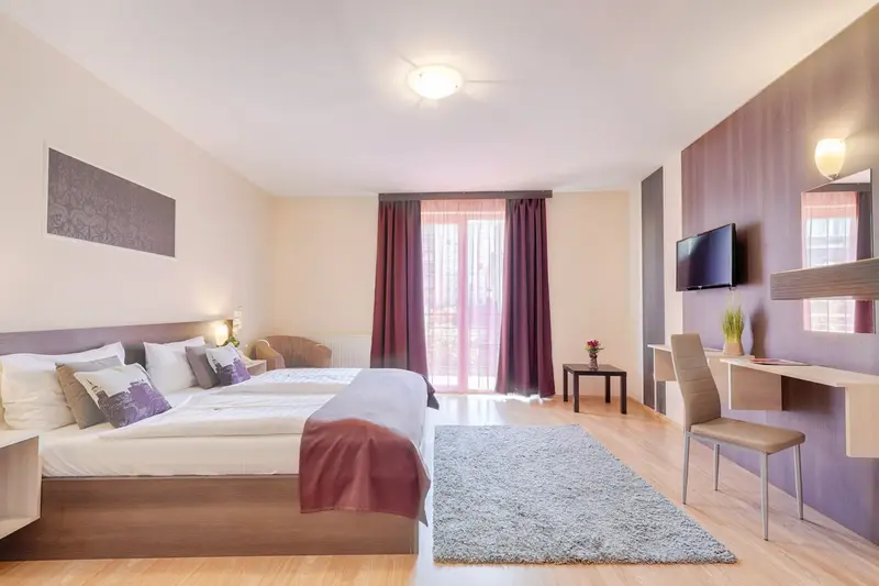 Triple M Hotel, Budapest
