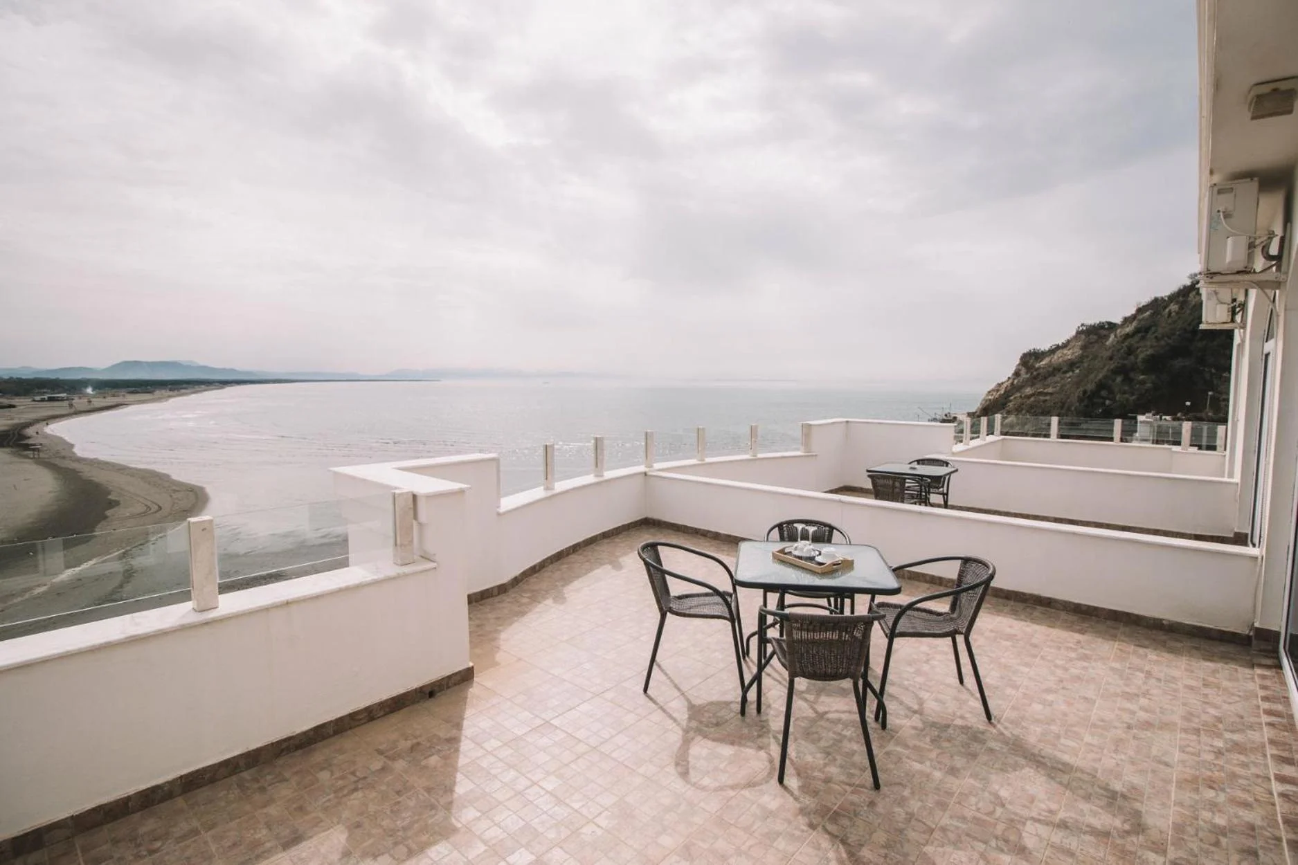 Hotel Mona, Ulqin