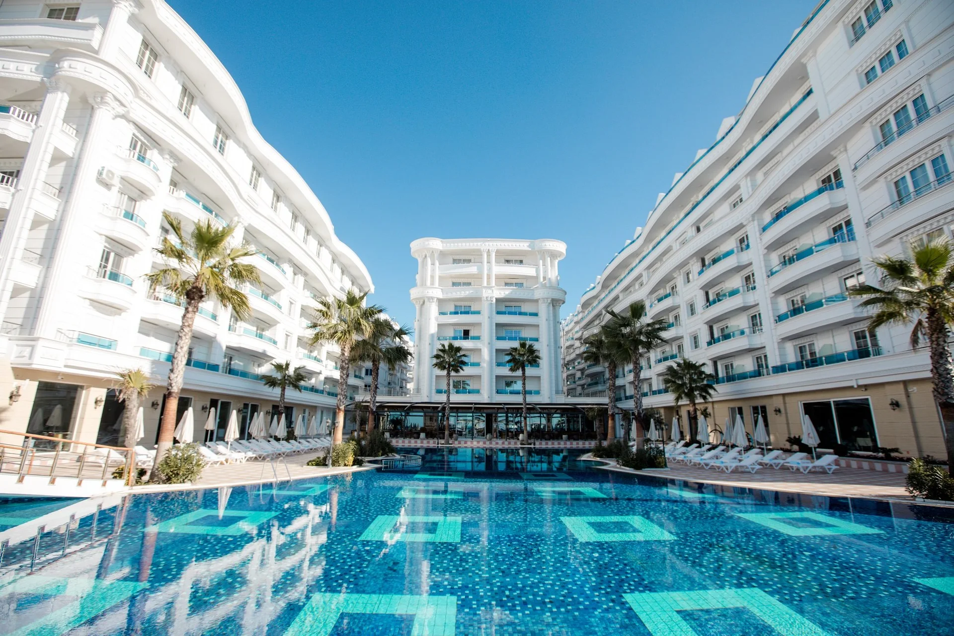 Hotel Luna Fafa, Golem