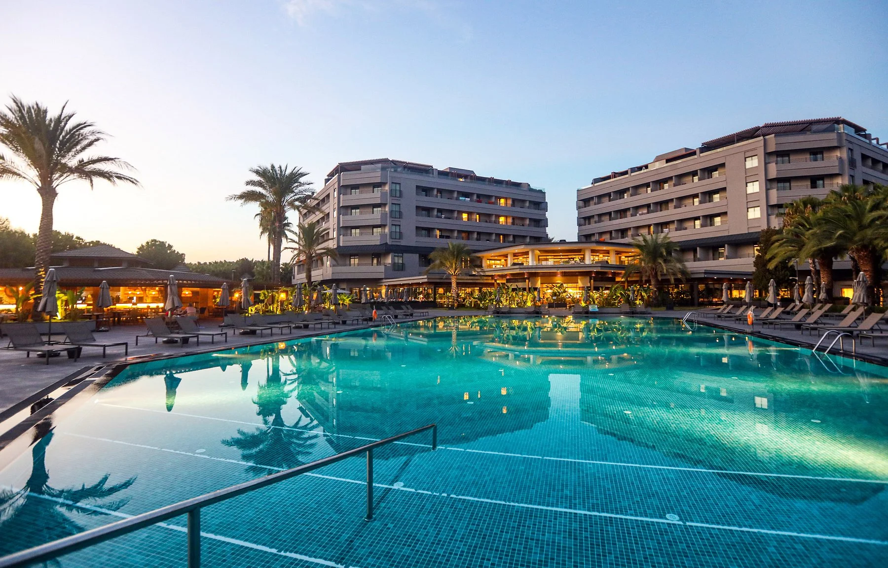 Miramare Beach Hotel, Side