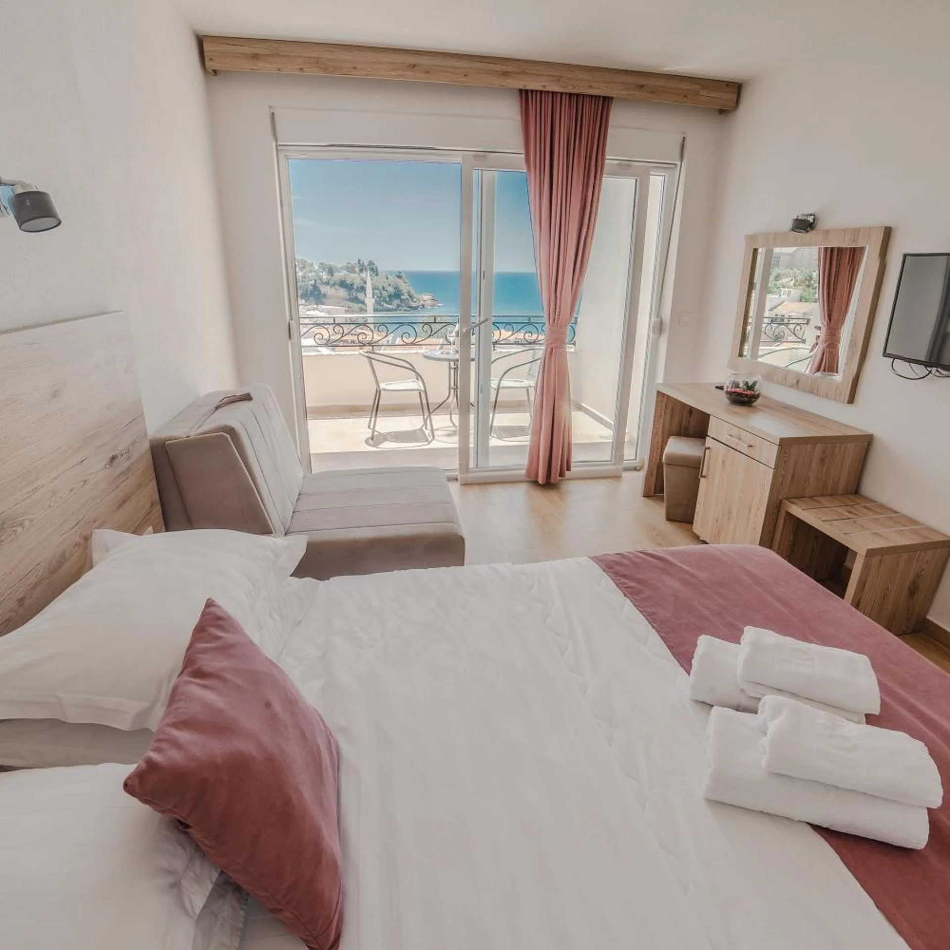 Hotel Nobel, Ulqin