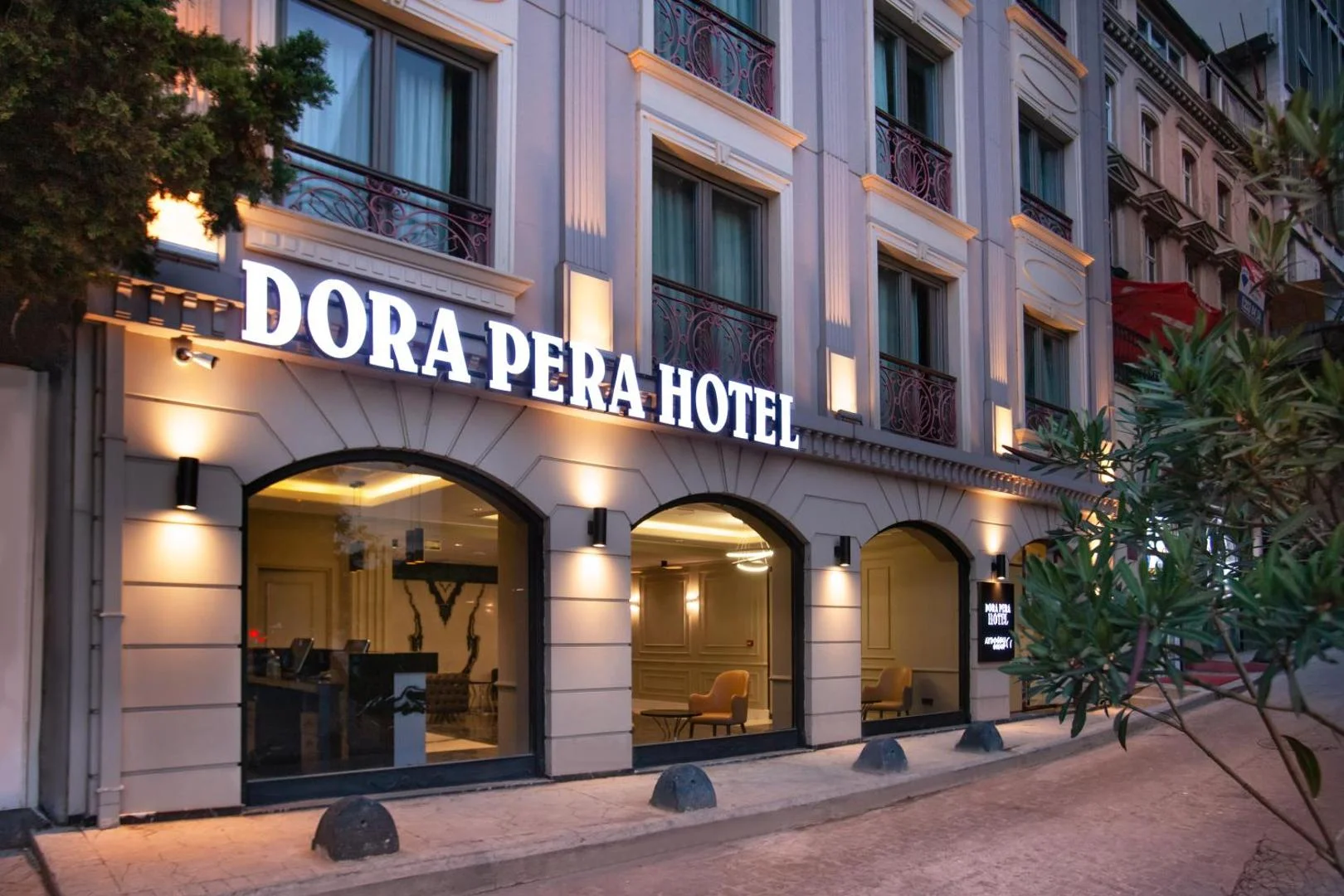 Dora Pera Hotel, Stamboll